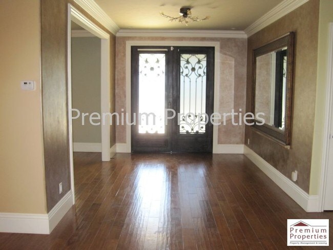 Building Photo - 760 N Gate Rd