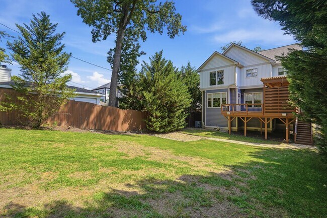 Building Photo - 520 Iverson Way