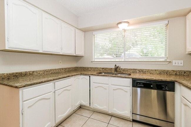 Building Photo - 11711 Spruce Mountain Dr