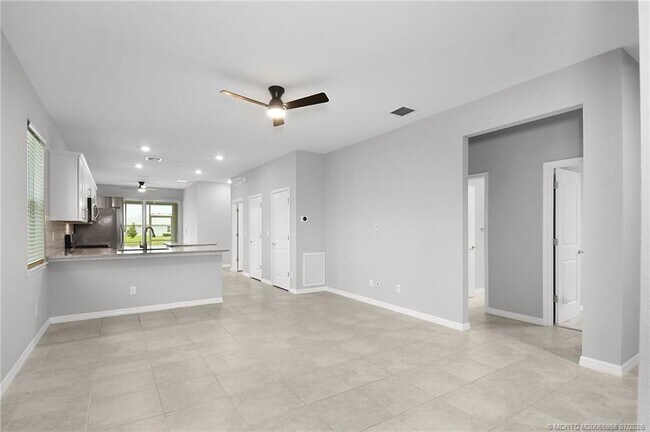 Building Photo - 10214 SW Captiva Dr