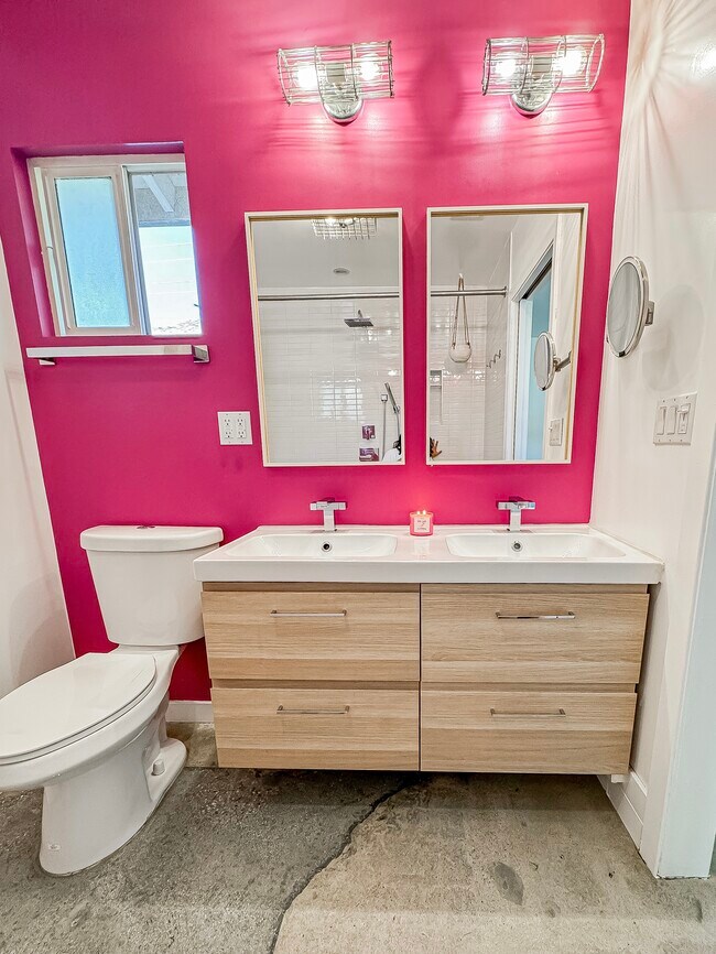 Building Photo - 3809 Floral Dr