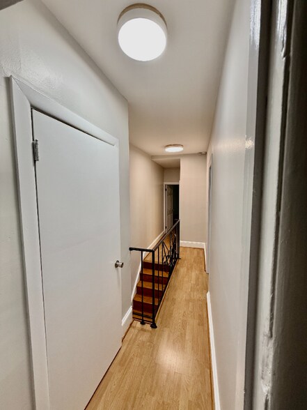 Building Photo - 2628 E Somerset St