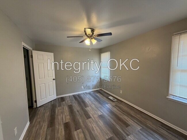 Building Photo - 2548 SW 48th St