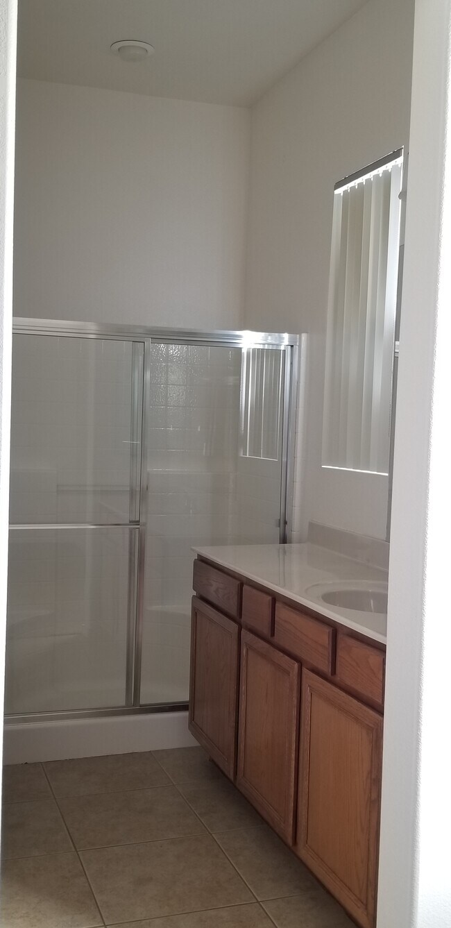 Building Photo - 4901 Oro Ln