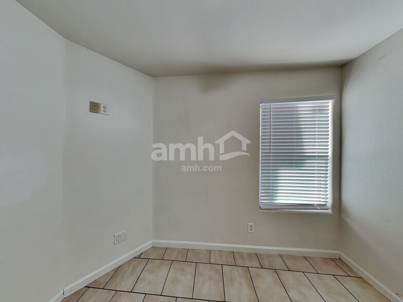 Building Photo - 7659 S Meadow Spring Way