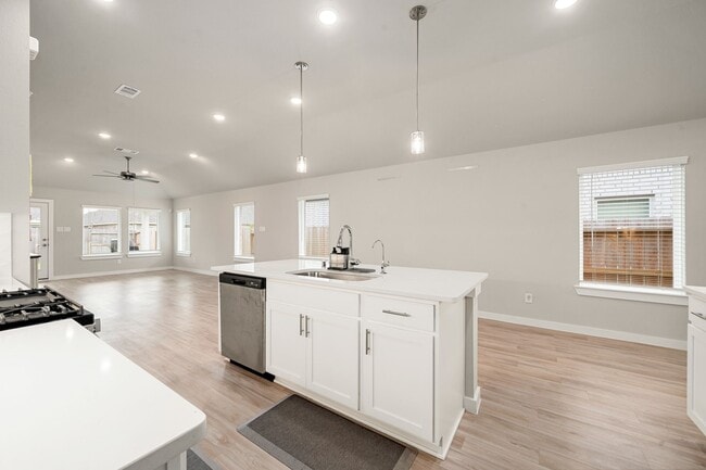 Building Photo - 21670 Wave Holw Dr