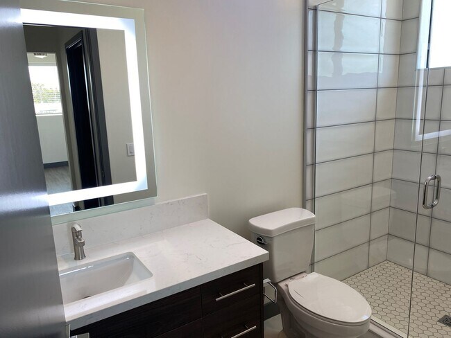 Building Photo - NEW SMART*4BD*4BA*TOWNHOME/ROOF DECK*CENTRAL AIR/HEAT*STAINLESS STEEL APPLIANCES*WASHER/DRYER IN ...