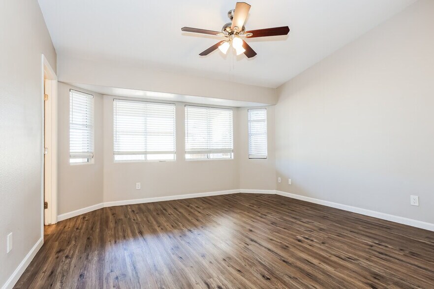 Building Photo - 1611 S 63rd Dr