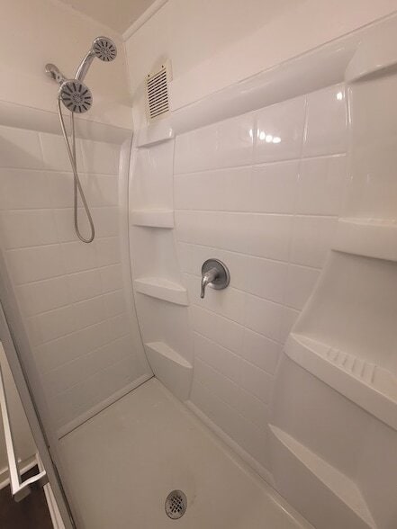 Building Photo - 723 Sealy Ave