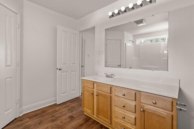 Building Photo - 415 W 33rd Ave