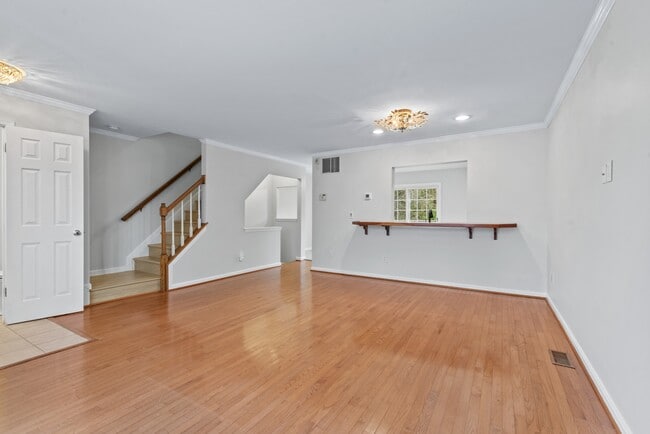 Building Photo - 20 White Pine Ct