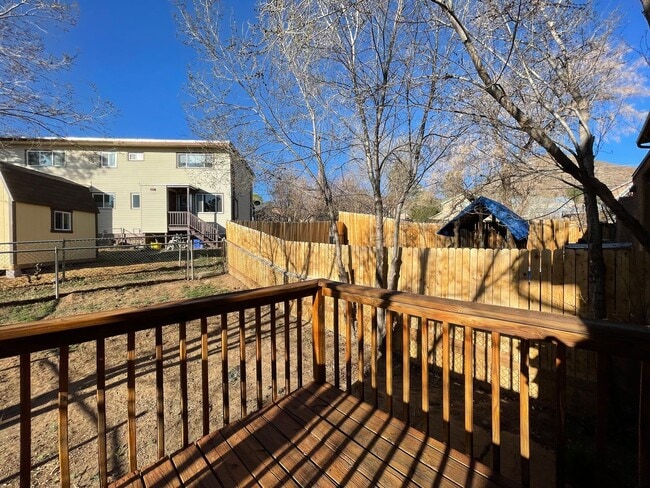 Building Photo - 3BR/1BA unit less than 3 mi from LANL and downtown! (4477 Yucca Unit B)