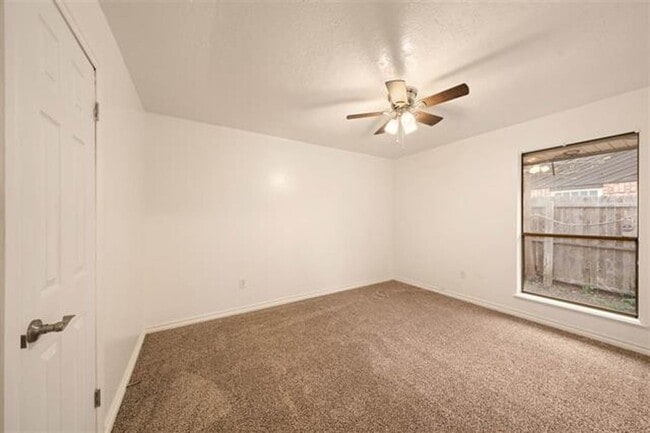 Building Photo - Lovely Eastside Home