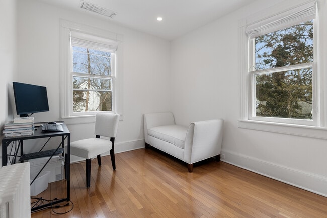 Building Photo - 29 Weston Hill Rd