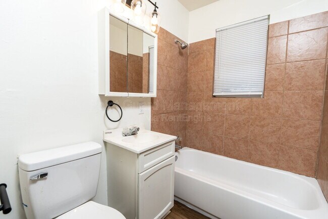 Building Photo - 1318 N Piatt Ave