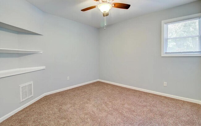 Building Photo - 403 Fairington Dr