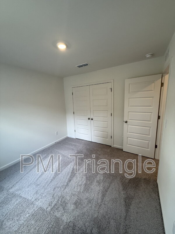 Building Photo - 138 Parker Ln