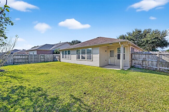 Building Photo - 827 Honeysuckle Vine Dr