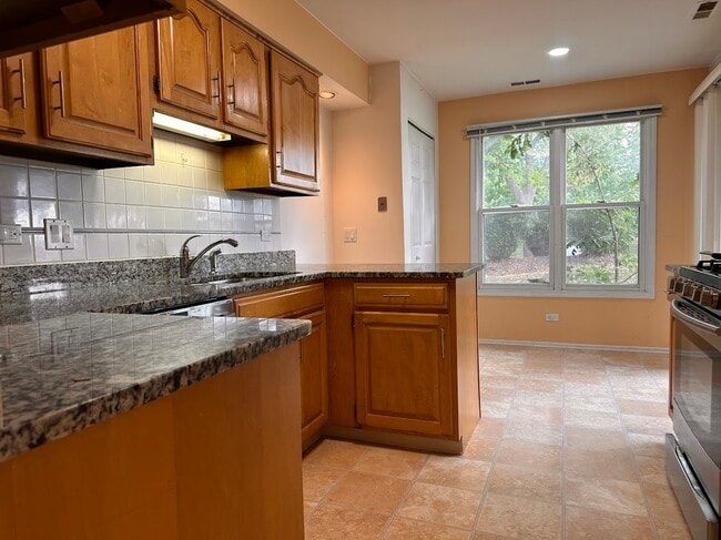 Building Photo - 263 Southwick Ct