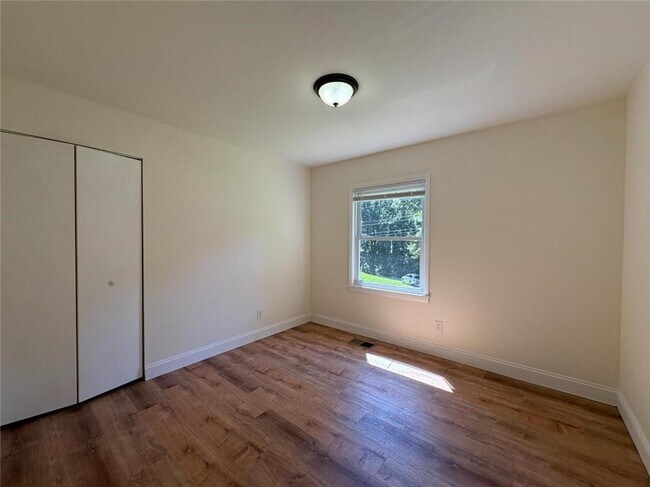 Building Photo - 122 Kenimer Cir