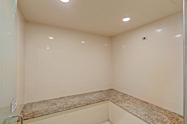 Building Photo - 3020 Alcazar Pl