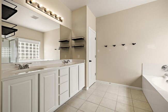 Building Photo - 502 Sherwood Ct