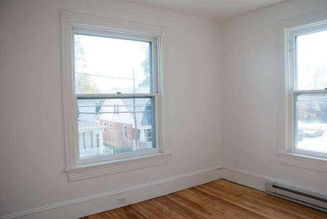 Building Photo - 152 New Haven St