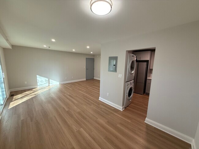 Building Photo - 50 Greenhouse Rd