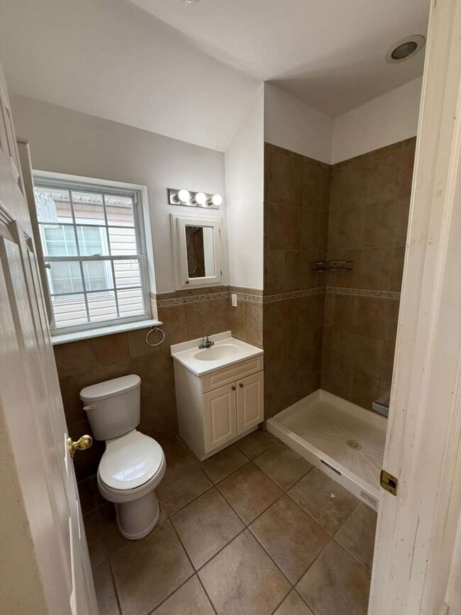 Building Photo - 84 W 14th St