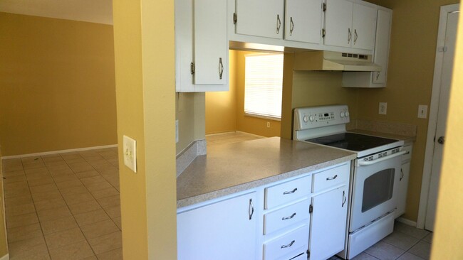 Building Photo - 1450 SE Rivergreen Cir