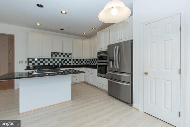 Building Photo - 13559 Flowerfield Dr