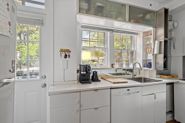 Building Photo - 1647 34th St NW