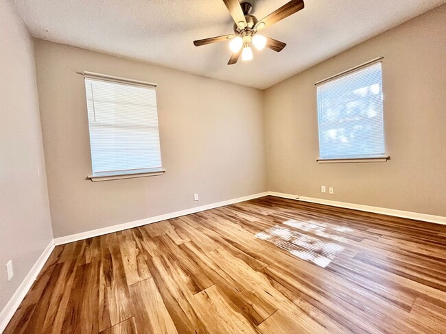 Building Photo - 114 Willow Loop