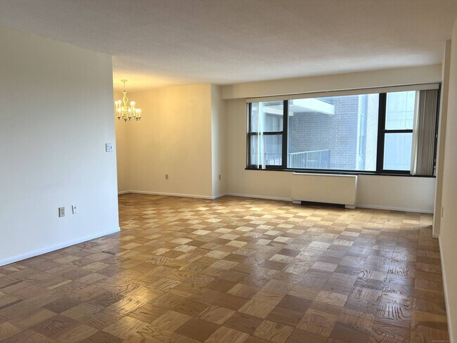 Building Photo - 44 Strawberry Hill Ave