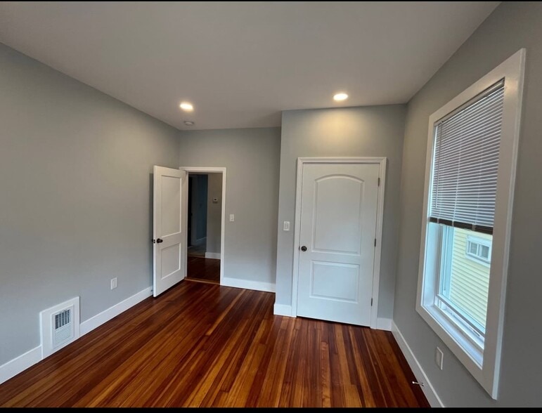 Building Photo - 31 Faywood Ave