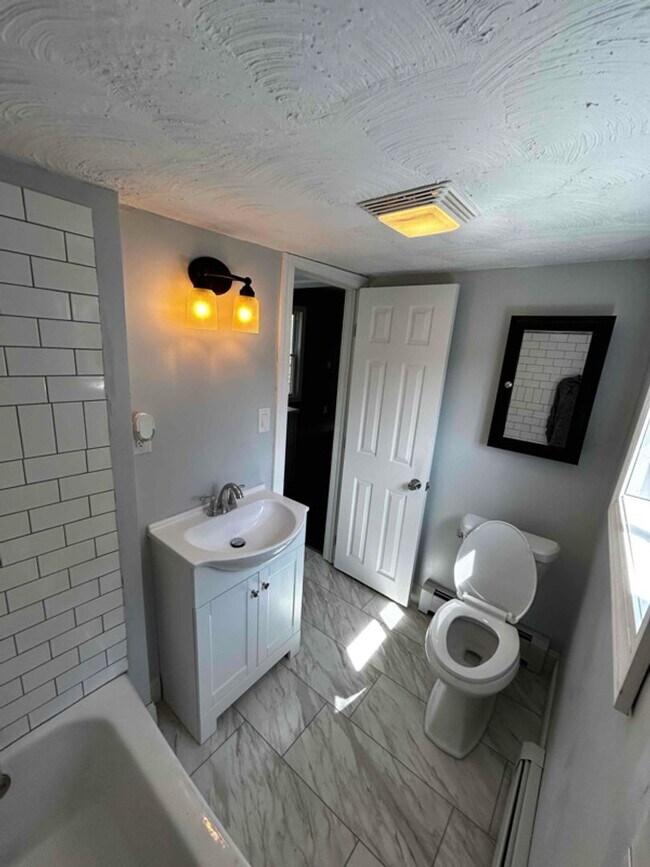 Building Photo - Newly Renovated 2-Bedroom Home in South Scranton – Modern Comfort & Prime Location!