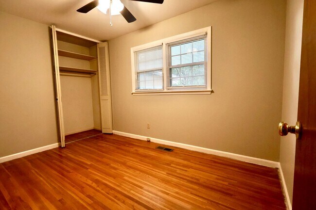 Building Photo - 536 Edgecrest Cir