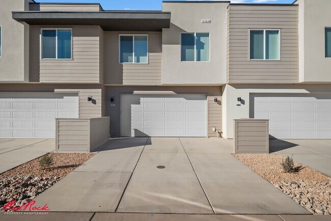 Building Photo - Resort Living Starts at Home in Desert Color!