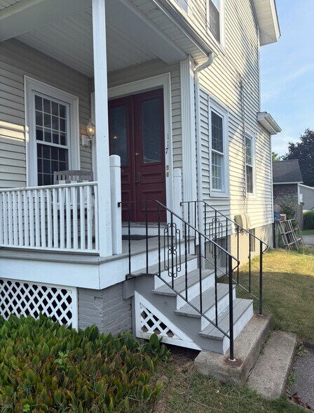 Front Entrance - 117 Centre St
