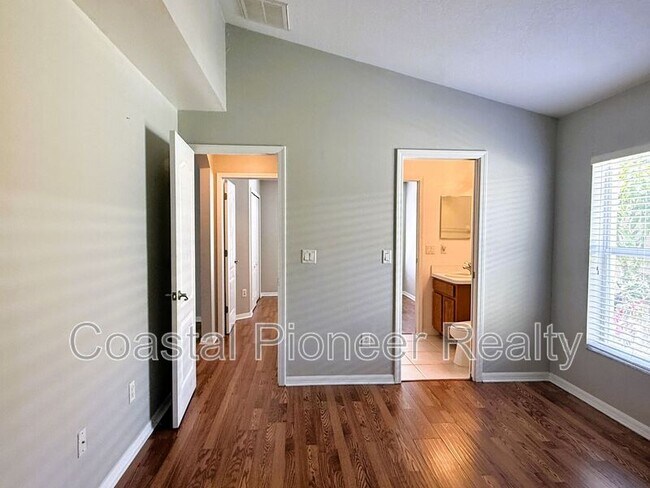 Building Photo - 2345 Roanoke Springs Dr