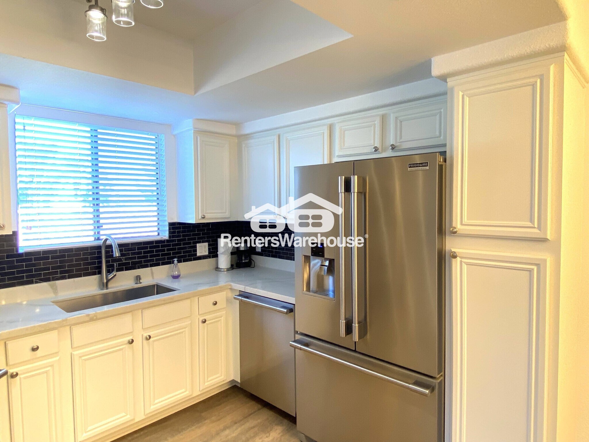 Building Photo - 4925 E Desert Cove Ave