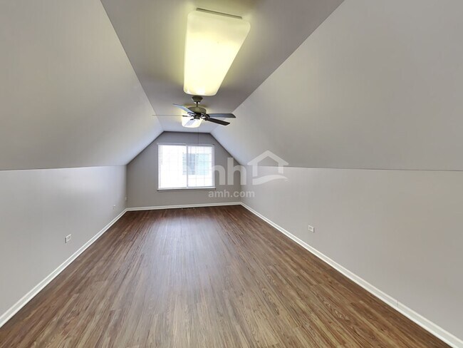 Building Photo - 2717 Avalon Ln