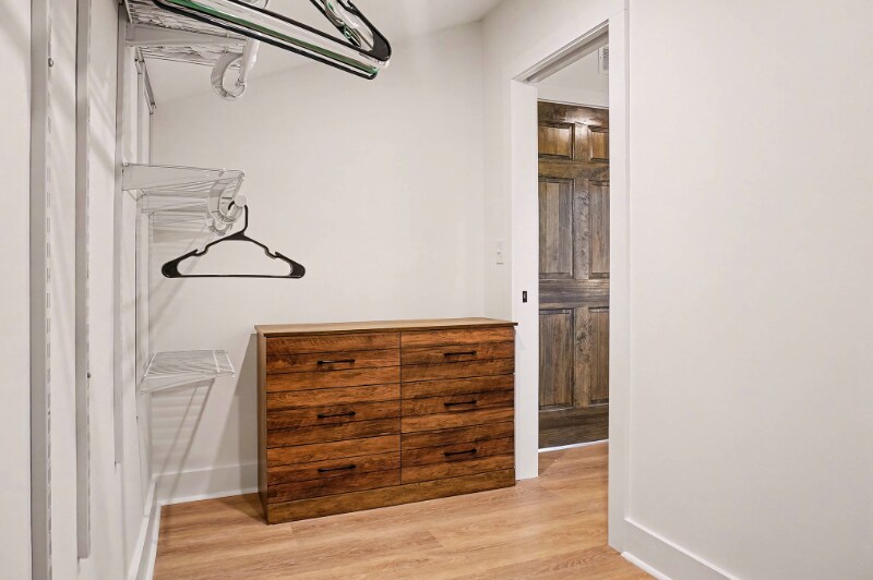 Building Photo - 625 Semaht St