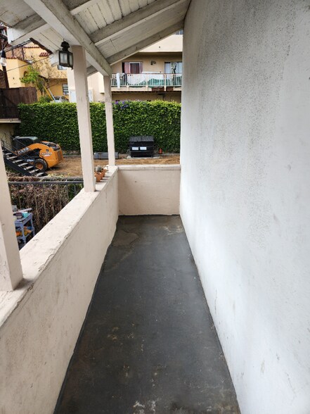 Building Photo - 2032 Vista Del Mar Ave