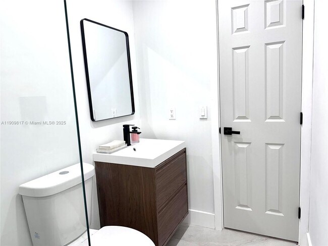 Building Photo - 2421 N 56th Terrace