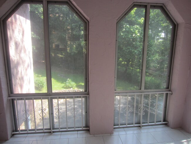 Building Photo - 110 Morningside Rd