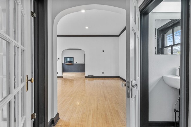 Building Photo - 335 1st St
