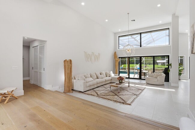 Building Photo - 11180 Isle Brook Ct