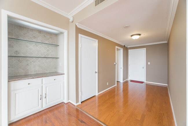 Building Photo - 5100 San Felipe St