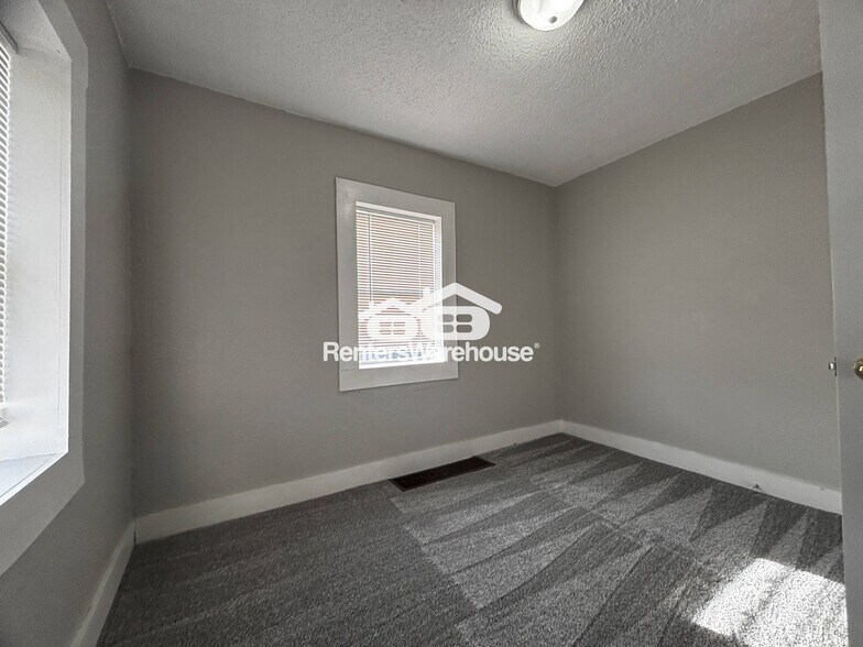 Building Photo - 2802 SE 8th St